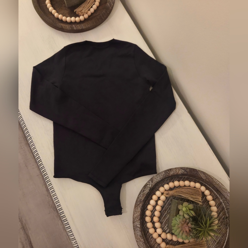 SKIMS!! Essential Cowl Neck Long Sleeve Thong Bodysuit- In Onyx - Picture 3 of 13